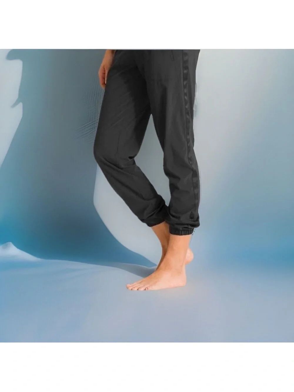 Athleta Andale Tuxedo Side Stripe Black Women’s Track Joggers!